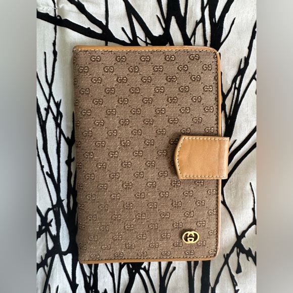 Gucci Handbags - Vintage Gucci extremely rare passport holder made in Mexico, pristine condition